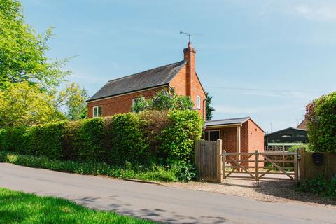 3 bedroom detached house for sale, Horn Hill Road, Adderbury, OX17