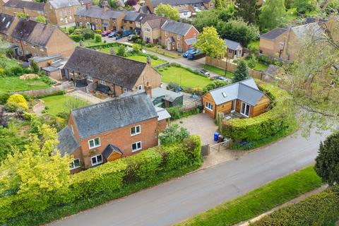 3 bedroom detached house for sale, Horn Hill Road, Adderbury, OX17