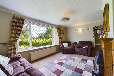 3 bedroom semi-detached house for sale, Huntingfield Road, Bury St Edmunds