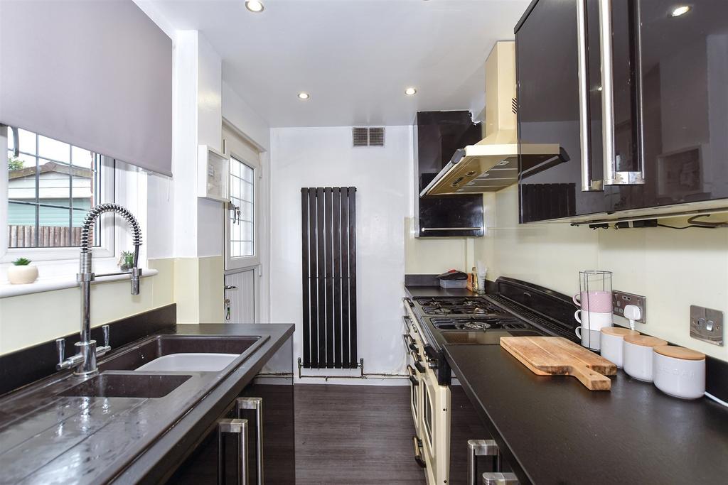 Norrington Road, Loose, Maidstone, Kent 3 bed semidetached house for