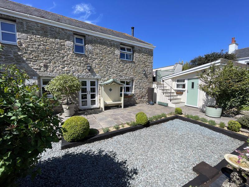 Between Ponsanooth and Stithians 2 bed cottage for sale £399,950