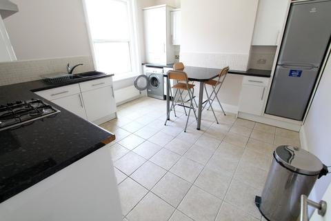 3 bedroom flat to rent, Eldon Place, , Bournemouth