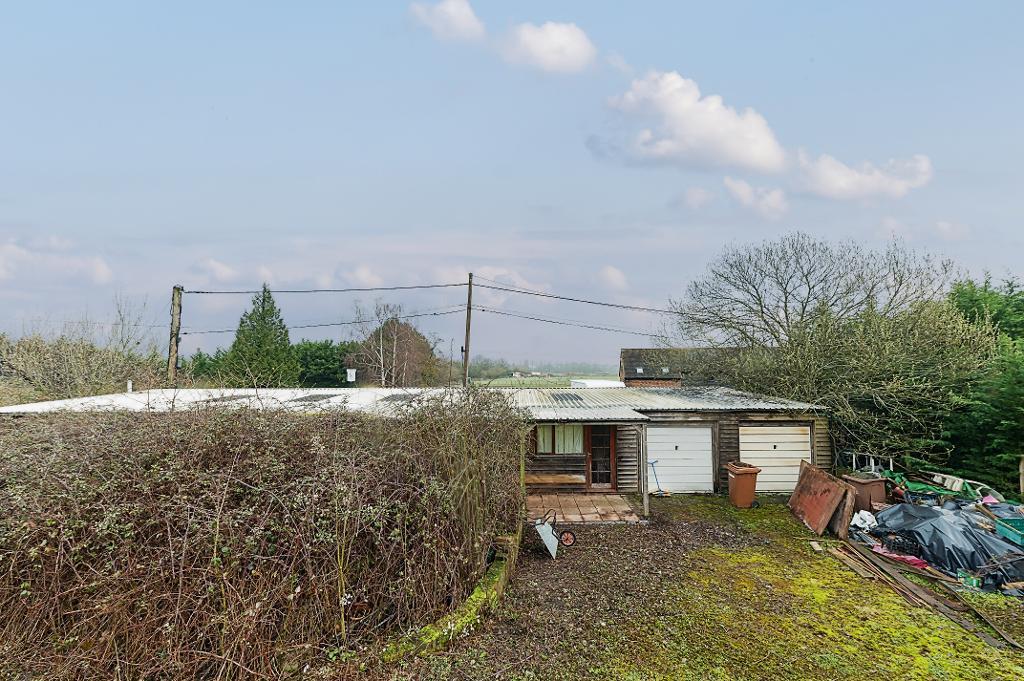 Knowle Road, Brenchley, Kent, TN12 7DJ 3 bed property with land for
