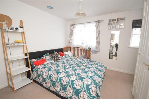 2 bedroom terraced house to rent, Crabs Croft, Braintree, CM7