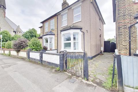 2 bedroom semi-detached house to rent, Cotleigh Road, Romford