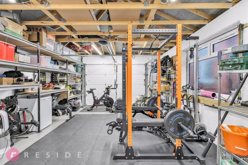 Double Garage / Gym