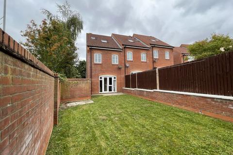 4 bedroom semi-detached house to rent, Tolye Road, Norwich