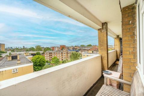 4 bedroom flat to rent, Marcon court, Amhurst Road, Hackney, London, E8