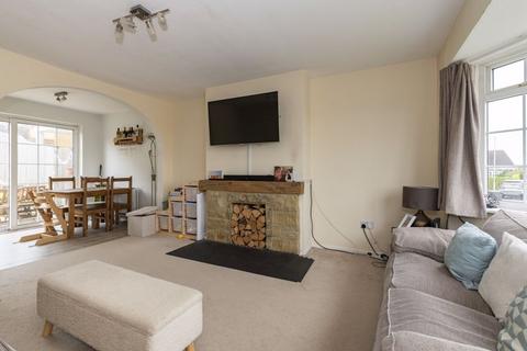2 Birch Close, Uckfield, TN22 1UE