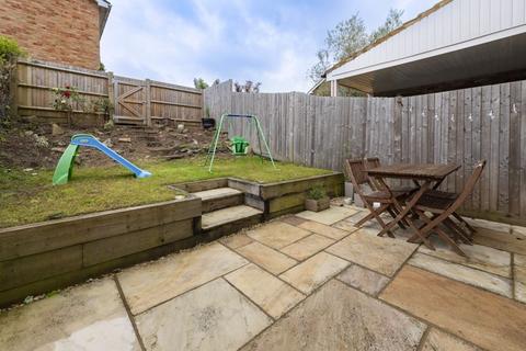2 Birch Close, Uckfield, TN22 1UE