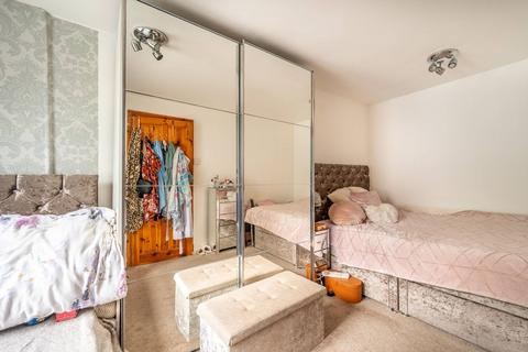2 bedroom flat for sale, High Road Leyton, Leyton, London, E15