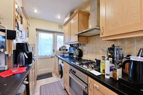 2 bedroom flat to rent, Brockham Close, Wimbledon, London, SW19