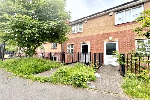 3 bedroom terraced house to rent, Beaconview Road, West Bromwich B71