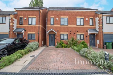 4 bedroom townhouse for sale, King Edward Close, Oldbury B68