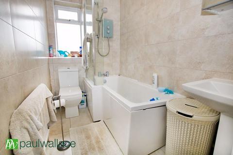 102 Bushbarns, Cheshunt, Waltham Cross, EN7 6EE