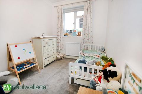 102 Bushbarns, Cheshunt, Waltham Cross, EN7 6EE