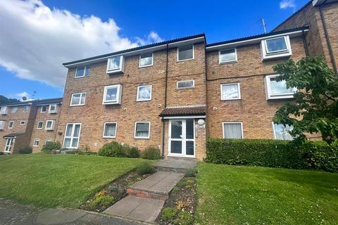 2 bedroom flat to rent, Parrs Close, South Croydon