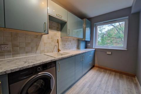 2 bedroom flat to rent, Parrs Close, South Croydon