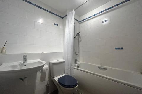 2 bedroom flat to rent, Parrs Close, South Croydon