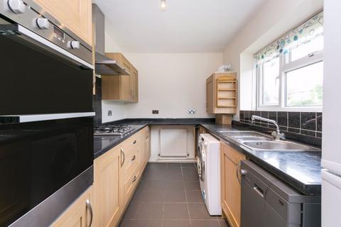 3 bedroom apartment to rent, Kingsdown Avenue, South Croydon