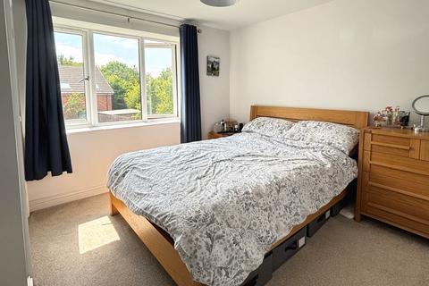 2 bedroom apartment for sale, Saunders Court, Barnwood, Gloucester
