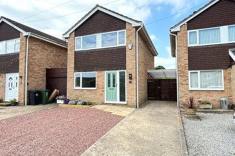 3 bedroom detached house for sale, Elm Grove, Huntley, Gloucester