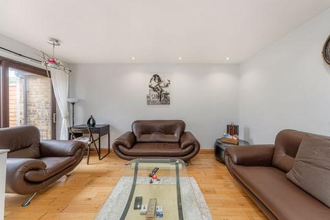 2 bedroom bungalow for sale, The Hatch, Enfield