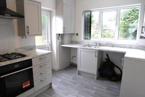 3 bedroom semi-detached house to rent, Longdon Avenue, Wolverhampton WV4