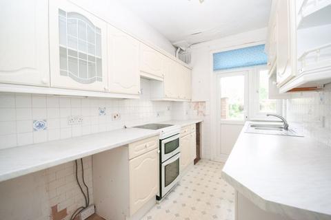 37 Blenheim Crescent, Leigh-on-sea, SS9 3DT