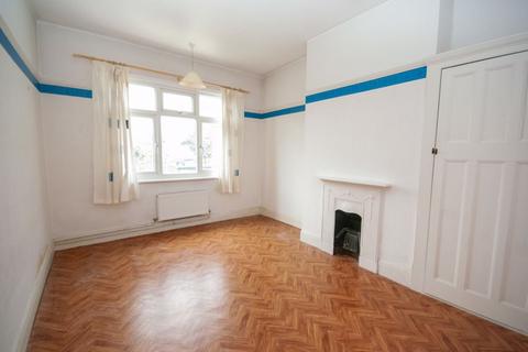 37 Blenheim Crescent, Leigh-on-sea, SS9 3DT