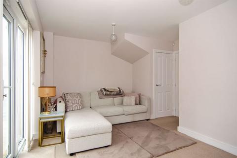 2 bedroom terraced house to rent, Pennine Way, Willenhall WV12