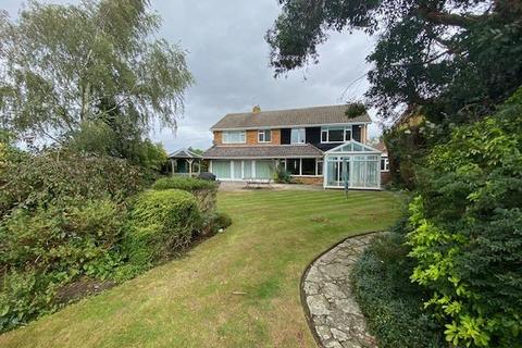 5 bedroom detached house to rent, Wain Close, Little Heath, Herts