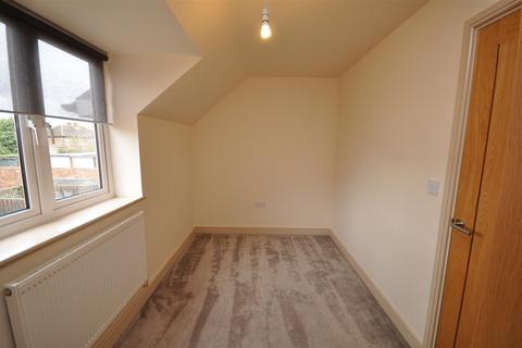 2 bedroom end of terrace house to rent, 1 Vine Mews, Vine Lane, Warwick, CV34 5BE