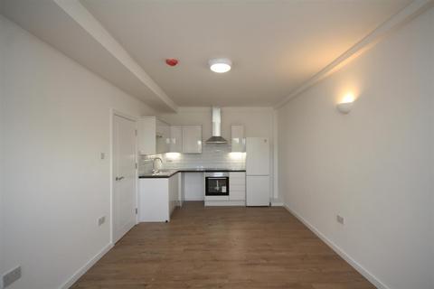1 bedroom mews to rent, Turners Hill, Cheshunt