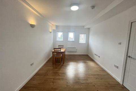 1 bedroom flat to rent, Turners Hill, Cheshunt