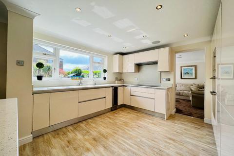 5 bedroom detached house for sale, THE OVAL - SEASIDE LOCATION
