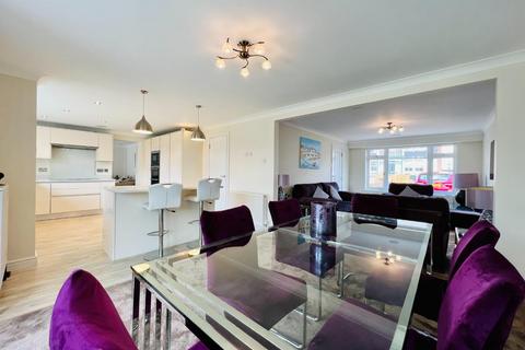 5 bedroom detached house for sale, THE OVAL - SEASIDE LOCATION