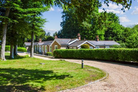 2 bedroom bungalow for sale, Salisbury Road, Netheravon