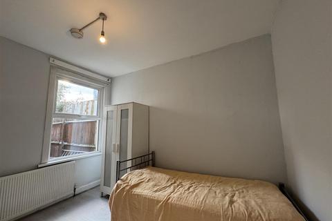 4 bedroom house to rent, St Johns Road, E17