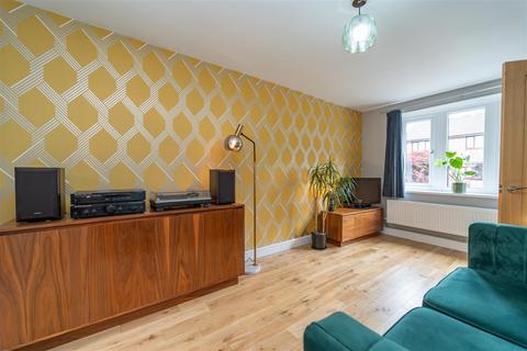 6 Shuttleworth Close, Manchester, M16 8NN