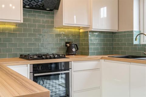 6 Shuttleworth Close, Manchester, M16 8NN