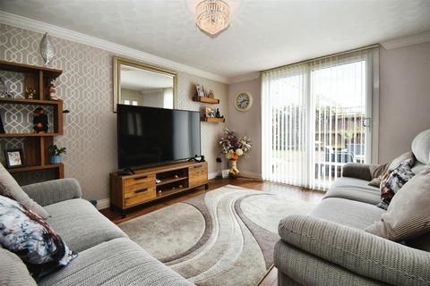 3 bedroom end of terrace house for sale, Cadeleigh Close, Bransholme