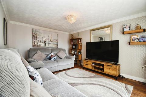 3 bedroom end of terrace house for sale, Cadeleigh Close, Bransholme