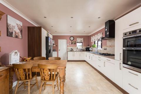 5 bedroom detached house for sale, North Street, Barmby-On-The-Marsh, Goole