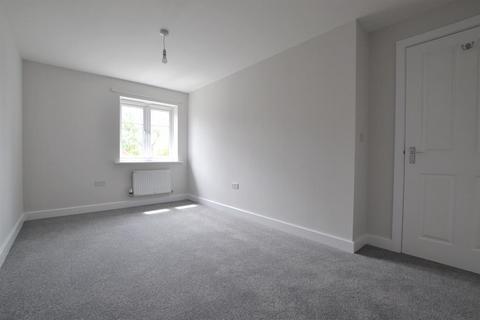 3 bedroom semi-detached house to rent, Symphony Road, Cheltenham, GL51 6GJ