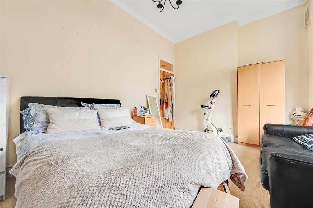 Davies   Davies 17b Fonthill Road N4 3 HY 004.JPG