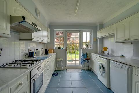 15 Aldbourne Drive, Bognor Regis, PO21 4NE