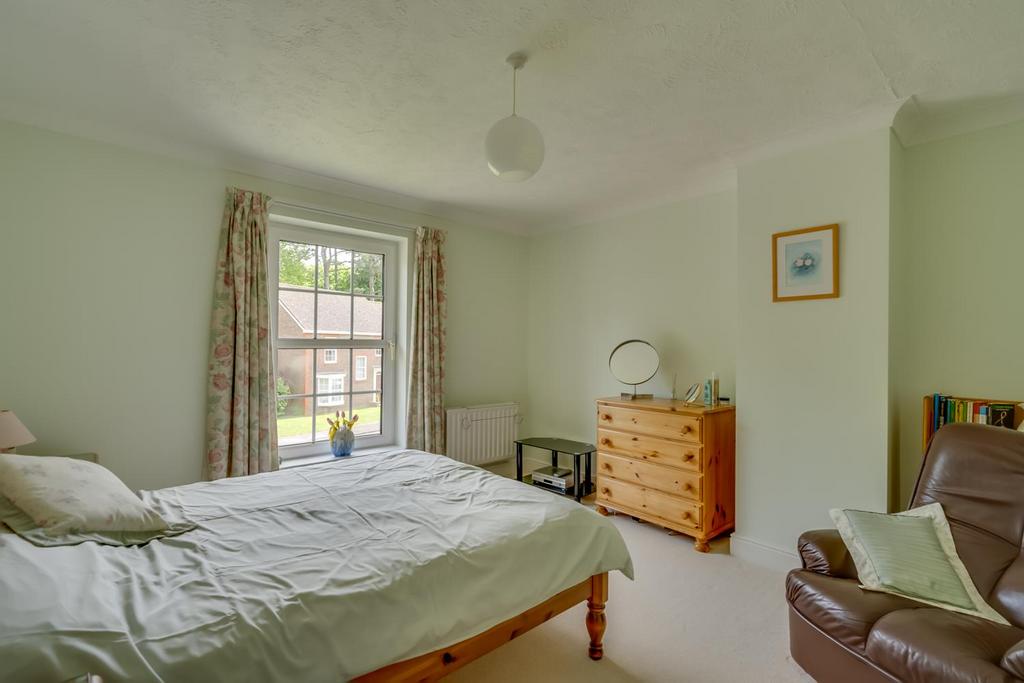 Bedroom 1.jpg