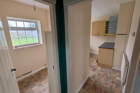 2 bedroom house to rent, Neath Road, Walsall