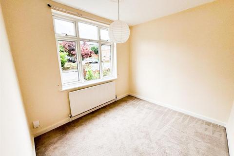 2 bedroom ground floor flat to rent, Oak Wood Close, Woodford Green